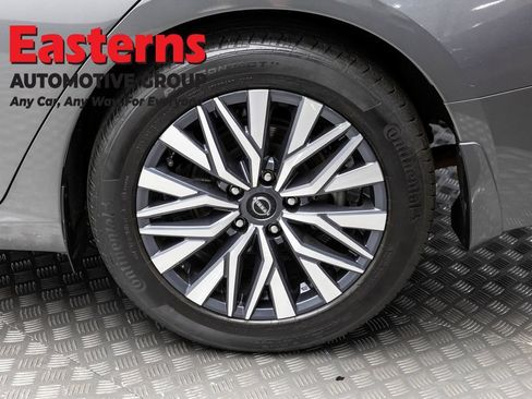 Used 2023 Nissan Altima 2.5 SV w/ SV Premium Package FWD image 8