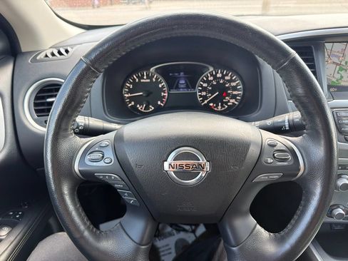 Used 2020 Nissan Pathfinder SL AWD/4WD image 16