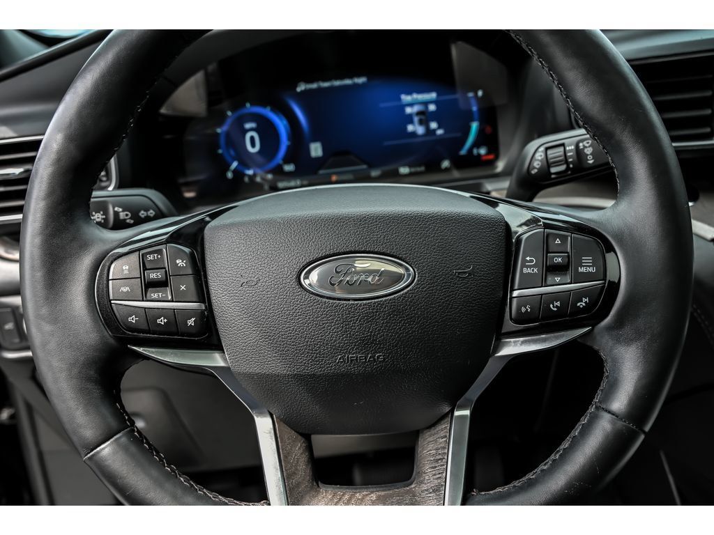Used 2022 Ford Explorer Platinum w/ Equipment Group 601A AWD/4WD image 21
