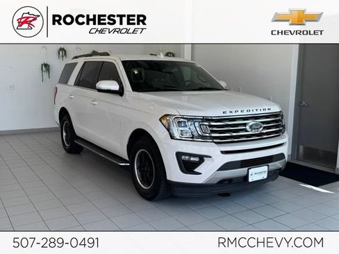 Used 2018 Ford Expedition XLT w/ Equipment Group 202A AWD/4WD image 1