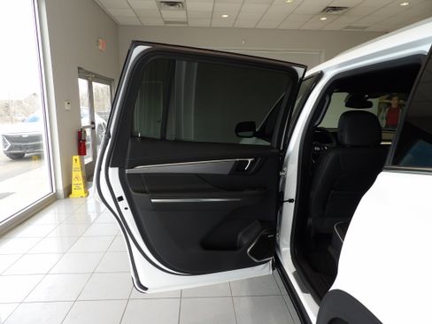 Used 2025 Buick Enclave Preferred image 16