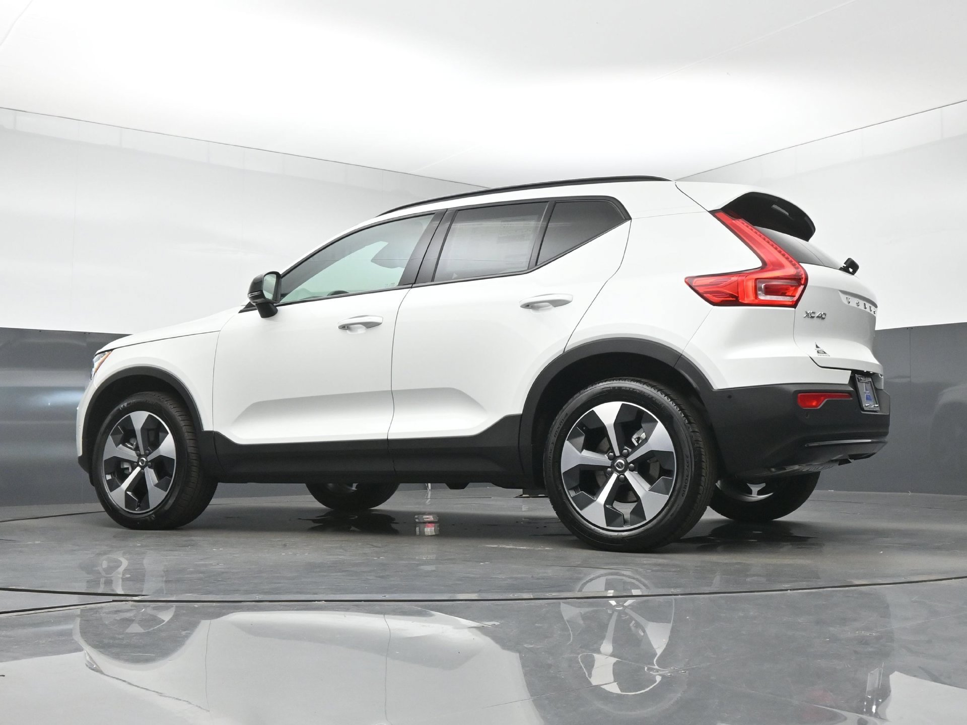 New 2026 Volvo XC40 B4 Plus w/ Protection Package Premier FWD image 39