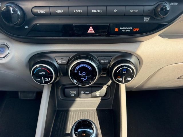 Used 2024 Hyundai Venue SEL FWD image 14