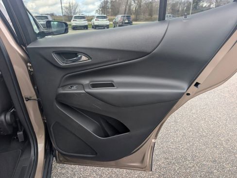 Used 2018 Chevrolet Equinox LT image 29