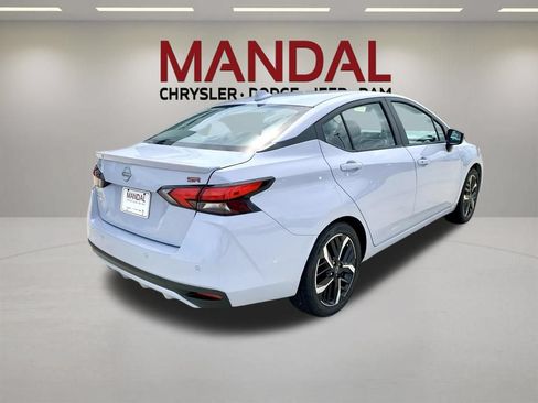 Used 2025 Nissan Versa SR FWD image 5