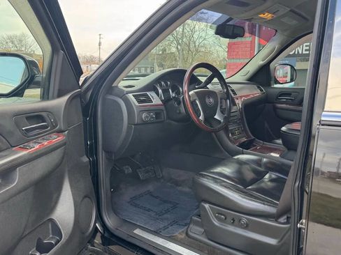 Used 2011 Cadillac Escalade ESV AWD image 13
