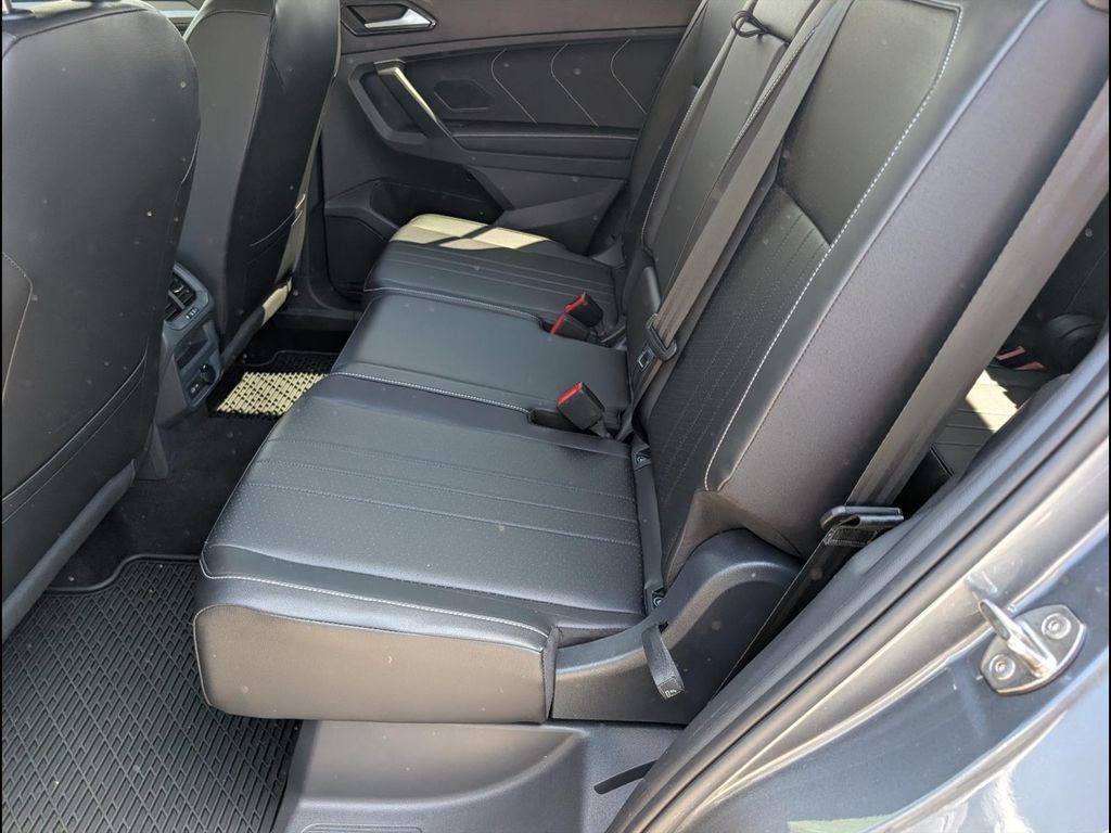 Used 2023 Volkswagen Tiguan SE FWD image 8