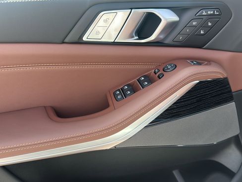 New 2026 BMW X7 M60i image 14
