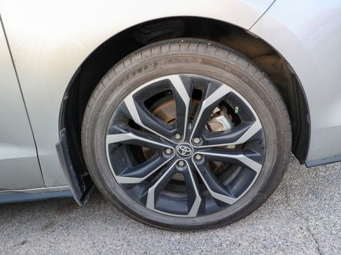 Used 2025 Toyota Sienna Platinum FWD image 14