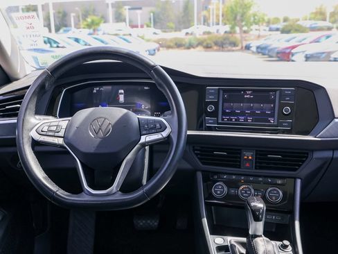 Used 2024 Volkswagen Jetta SE FWD image 21