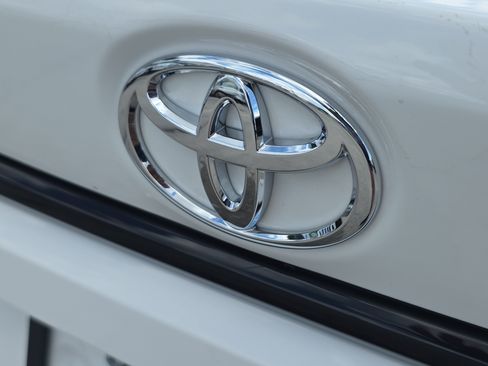 Used 2024 Toyota Corolla LE FWD image 9