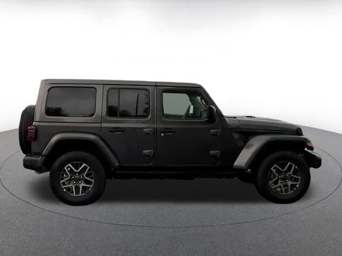 Used 2025 Jeep Wrangler Sahara image 4