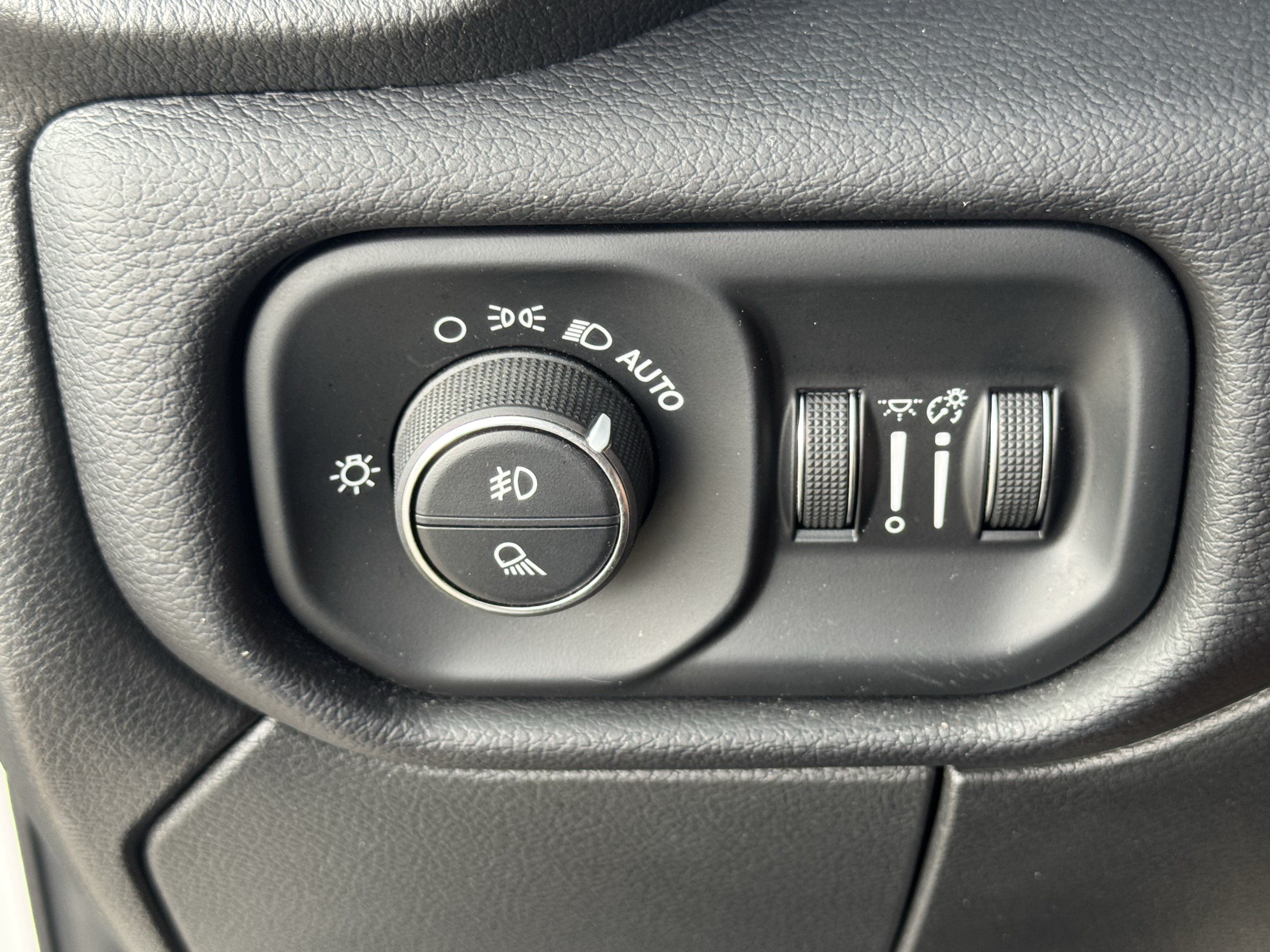 Used 2025 RAM 2500 Laramie AWD/4WD image 20