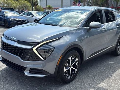 Used 2025 Kia Sportage EX image 3
