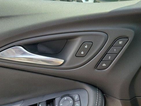 Used 2023 Buick Encore GX Essence w/ Experience Buick Package FWD image 16
