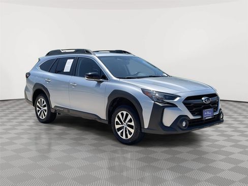 Used 2025 Subaru Outback Premium AWD/4WD image 5