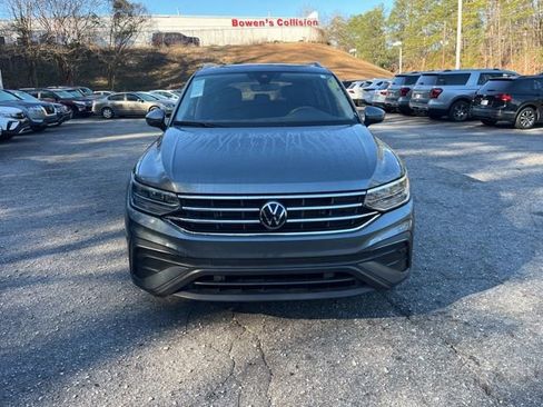 Used 2022 Volkswagen Tiguan SE w/ Panoramic Sunroof Package image 37