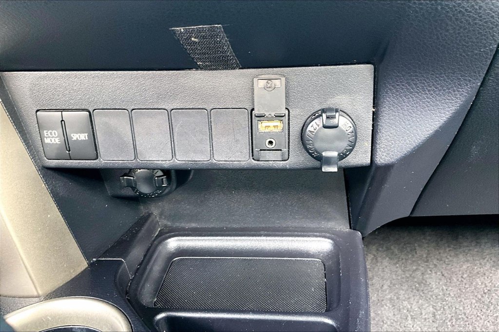 Used 2013 Toyota RAV4 LE FWD image 34