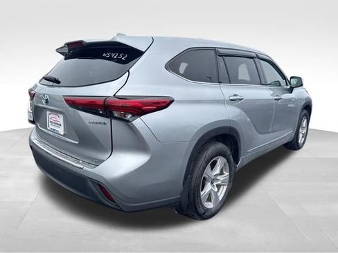 Used 2021 Toyota Highlander LE image 6