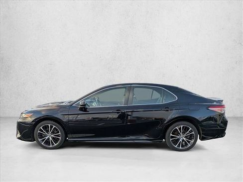 Certified 2018 Toyota Camry SE image 8