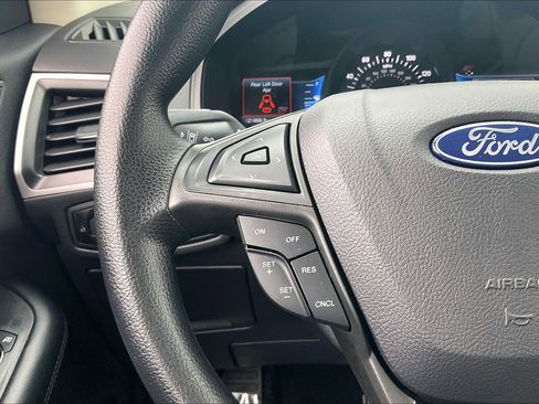 Used 2024 Ford Edge SE w/ Black Appearance Package image 23