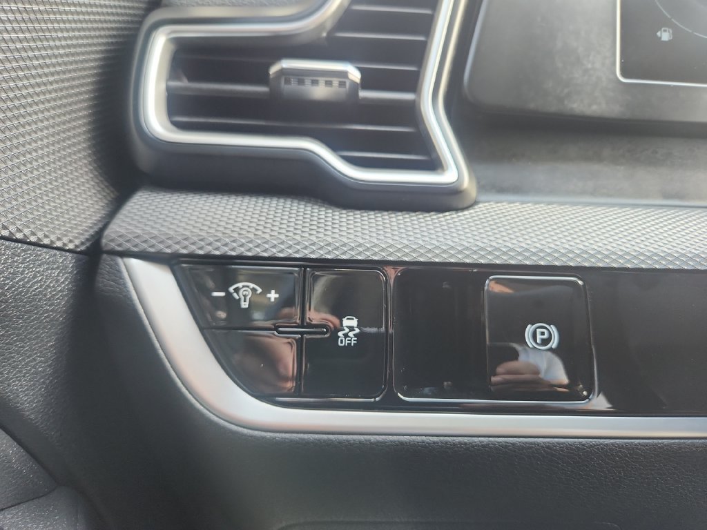 Certified 2023 Kia Sportage LX AWD/4WD image 23
