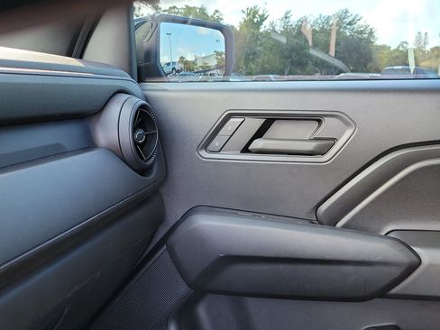 Used 2023 Chevrolet Colorado Trail Boss w/ Technology Package AWD/4WD image 29