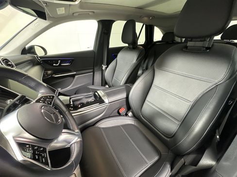 Used 2023 Mercedes-Benz GLC 300 4MATIC image 9
