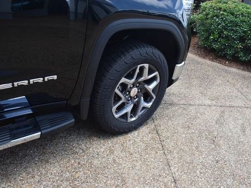Used 2023 GMC Sierra 1500 SLT w/ SLT Premium Package AWD/4WD image 12