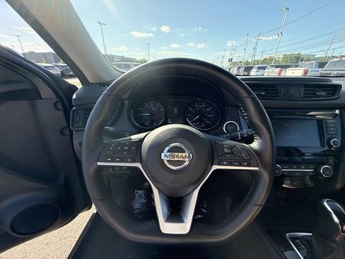 Used 2018 Nissan Rogue SV AWD/4WD image 14