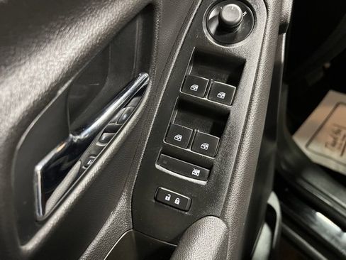 Used 2020 Chevrolet Trax LT w/ LT Convenience Package image 13