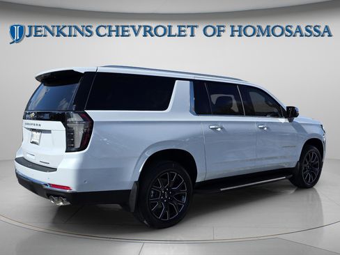 New 2026 Chevrolet Suburban Premier image 8
