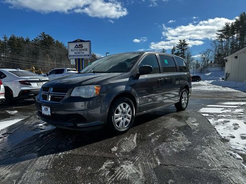 Used 2017 Dodge Grand Caravan SE image 1