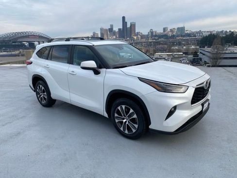 Used 2023 Toyota Highlander XLE image 31