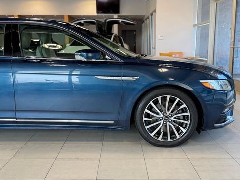 Used 2017 Lincoln Continental Select w/ Climate Package FWD image 16