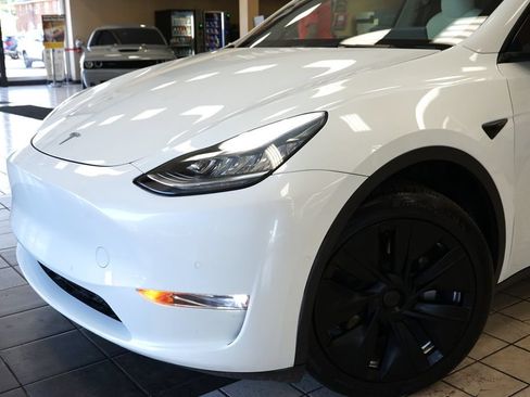 Used 2021 Tesla Model Y Long Range AWD/4WD image 20
