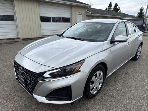 Used 2023 Nissan Altima 2.5 S FWD image 8