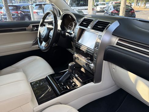 Used 2021 Lexus GX 460 Luxury w/ Sport Design Package AWD/4WD image 43