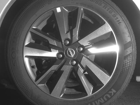 Used 2025 Nissan Versa SV image 12