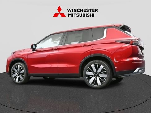 New 2025 Mitsubishi Outlander SE image 32