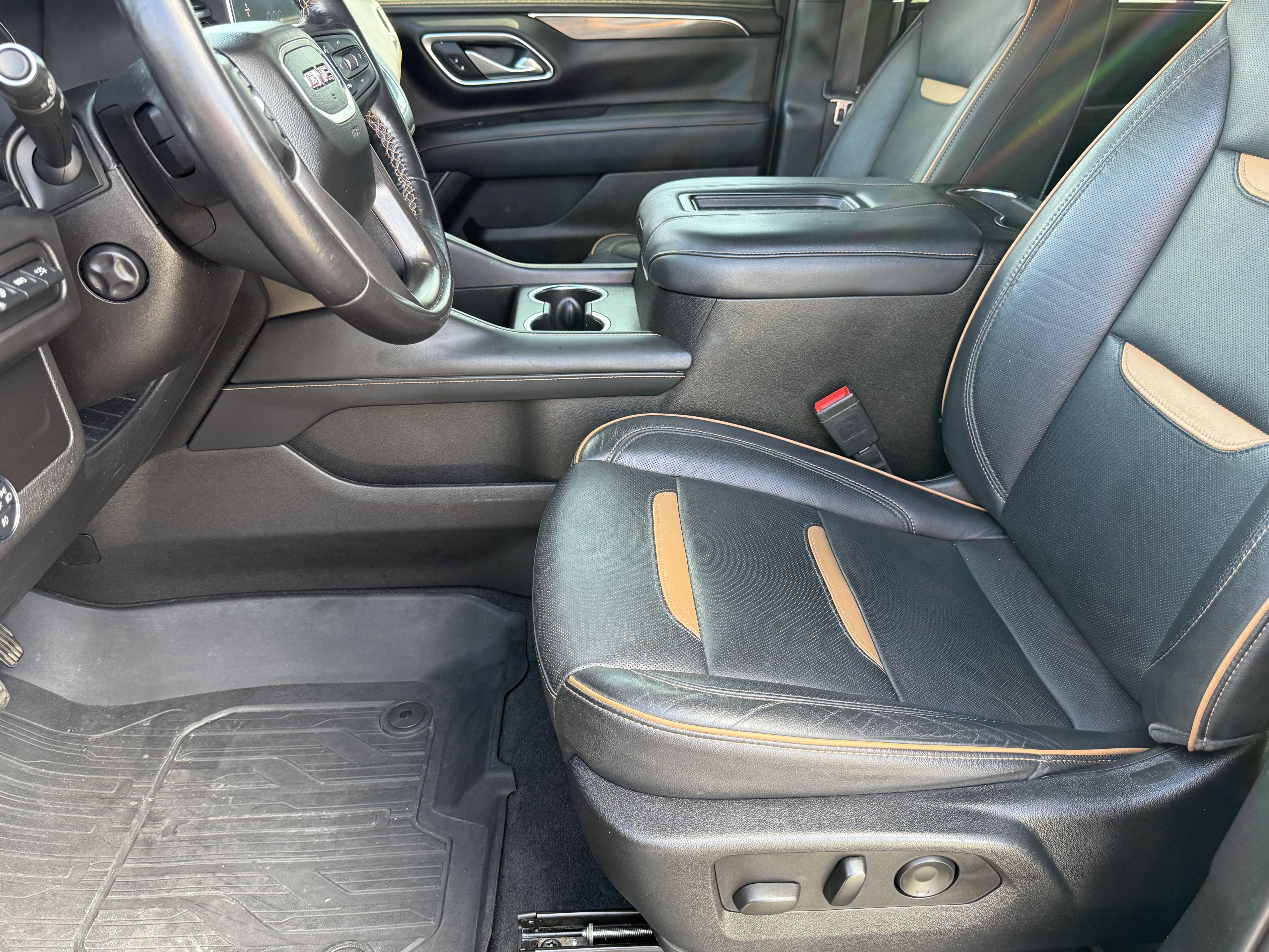 Used 2021 GMC Yukon AT4 w/ AT4 Premium Package AWD/4WD image 20