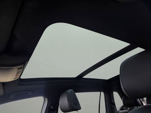 Used 2023 Volkswagen Tiguan SE R-Line image 24