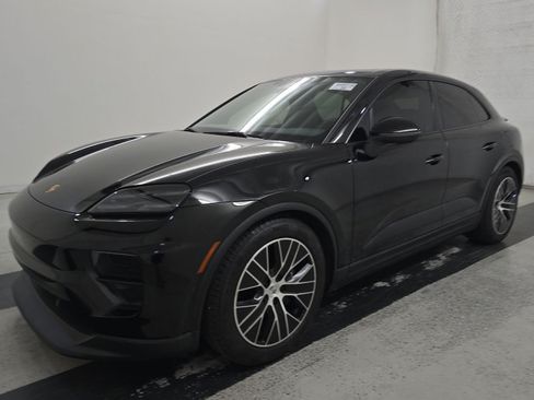 Used 2025 Porsche Macan Electric RWD image 2