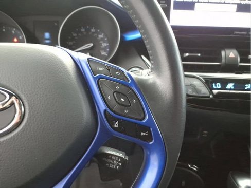 Used 2021 Toyota C-HR XLE FWD image 23