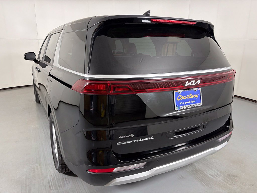 Used 2022 Kia Carnival LX FWD image 6