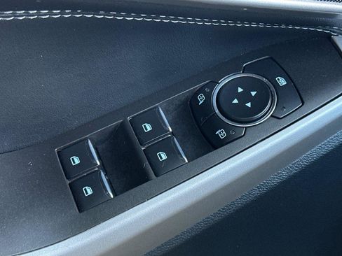 Used 2023 Ford Explorer XLT image 11