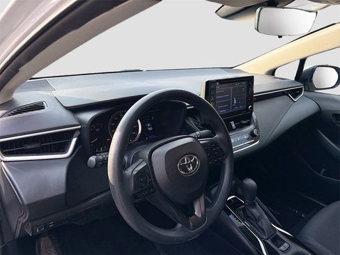 Used 2022 Toyota Corolla LE image 9