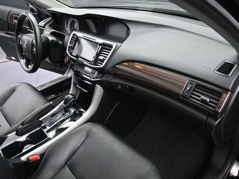 Used 2017 Honda Accord EX-L image 16