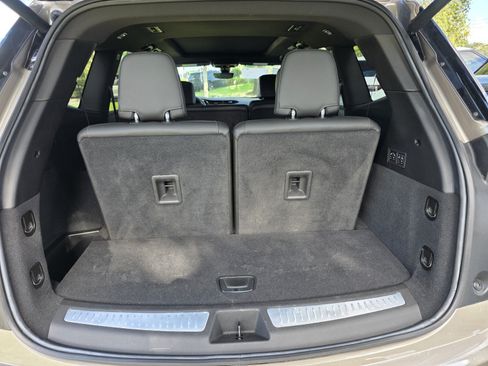 Used 2023 Cadillac XT6 Sport w/ Technology Package AWD/4WD image 17