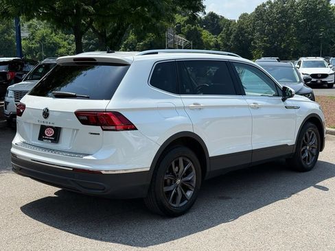 Used 2023 Volkswagen Tiguan SE w/ Panoramic Sunroof Package AWD/4WD image 10